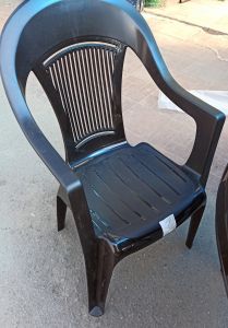 стул для кафе из пластика